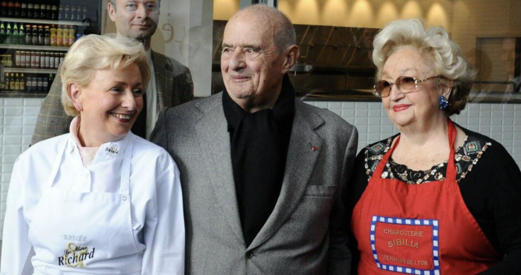 Paul Bocuse et les mères Richard en 2010 aux halles de Lyon 